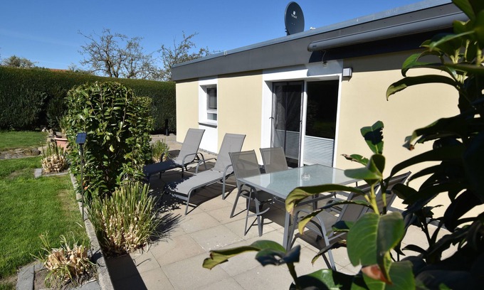 Grube House | Idyllic Bungalow for 5 with Oceanfront Views in Grube