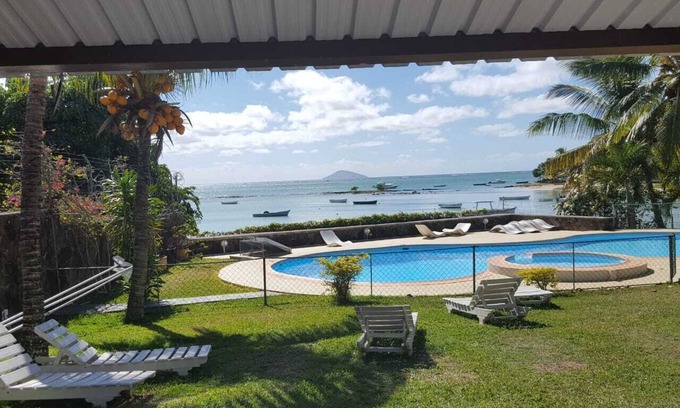 Grand Gaube Villa | Sea and Poolside Bungalow for Families and Friends