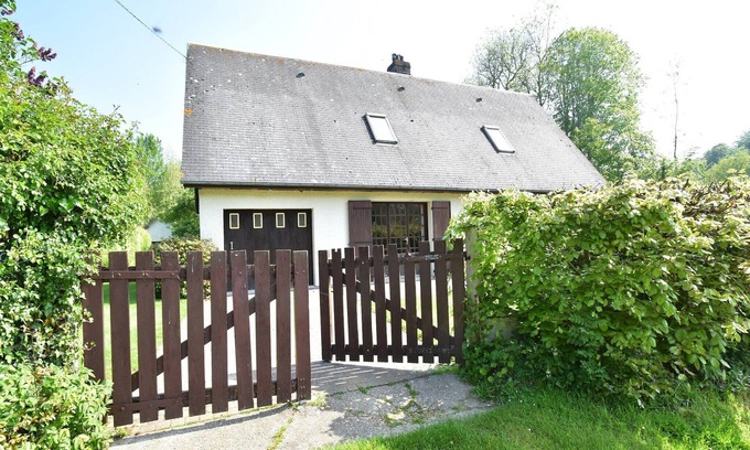 Saint-Pierre-le-Vieux House | Bungalow in France near Castle & Hiking Trails