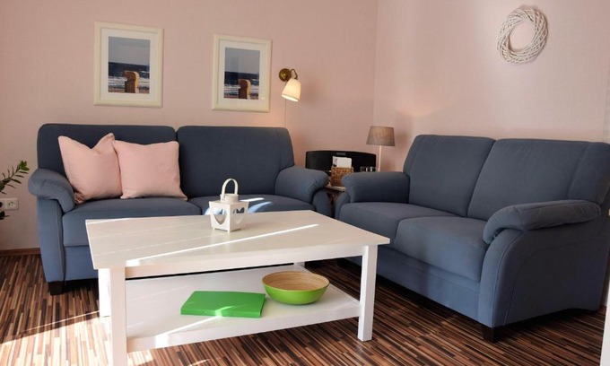 Grube House | Enchanting Bungalow-Gartenzauber: Child-Friendly Retreat