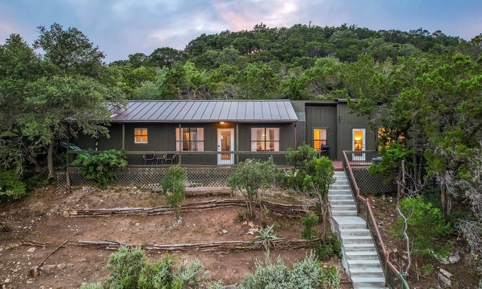 Leander House | Perfect Bungalow Get Away with Family-Friendly Amenities