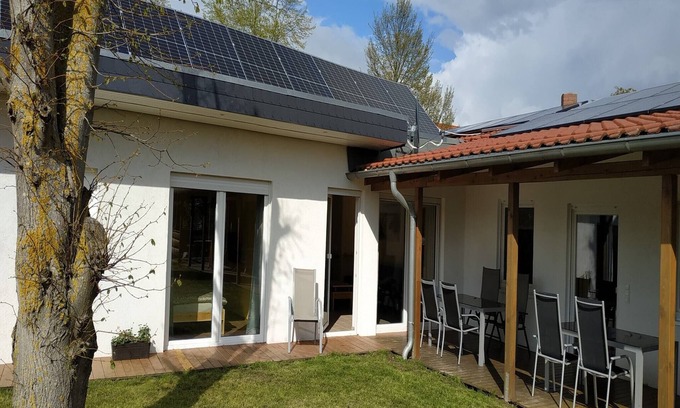 Rethwisch House | Charming Bungalow in Börgerende-Rethwisch with Spa Access
