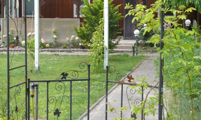 Krauschwitz Cabin | Magical Bungalow in Märchengarten - Family Friendly Stay