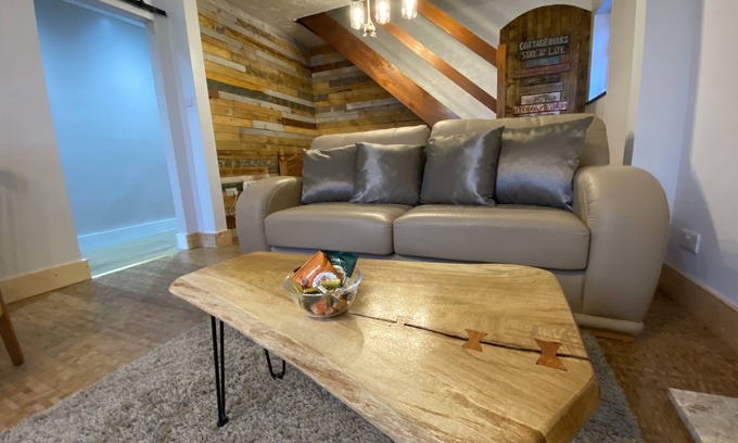 Badsey House | Cozy Bungalow in Badsey: Family-Friendly with Kitchen