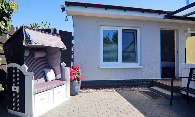 Neubukow House | Guest Rated 10/10: Serene Bungalow with Garden Retreat