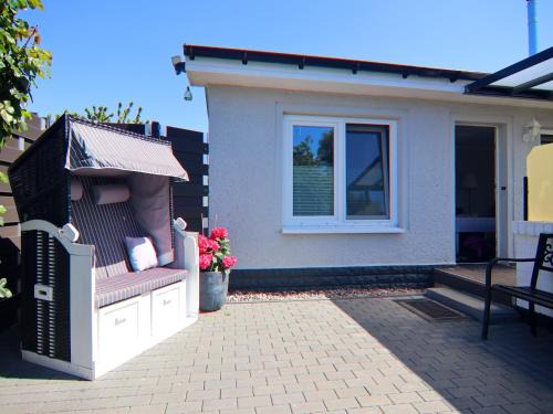 Neubukow House | Guest Rated 9.3: Serene Bungalow in Neubukow with Garden