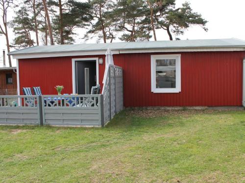 Am Salzhaff House | Idyllic Bungalow in Pepelow Steps from the Sea Beach