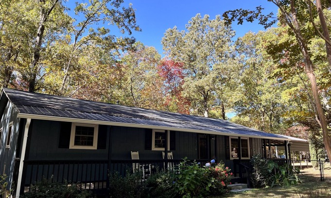 Dahlonega House | Pet-Friendly Bungalow in a Quiet Cul-de-Sac