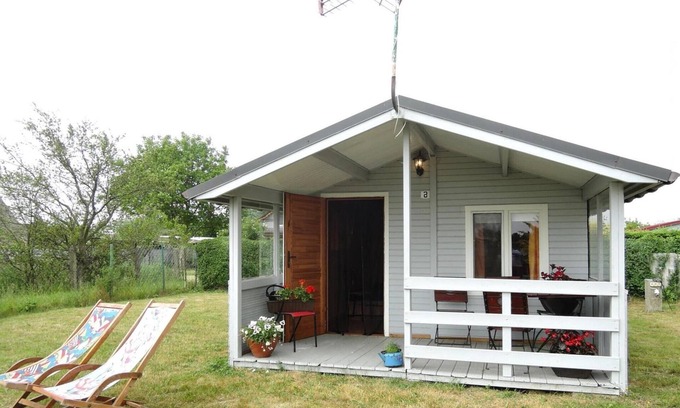 Wrzosowo House | Delightful Bungalow in Wrzosowo with Oceanfront Garden