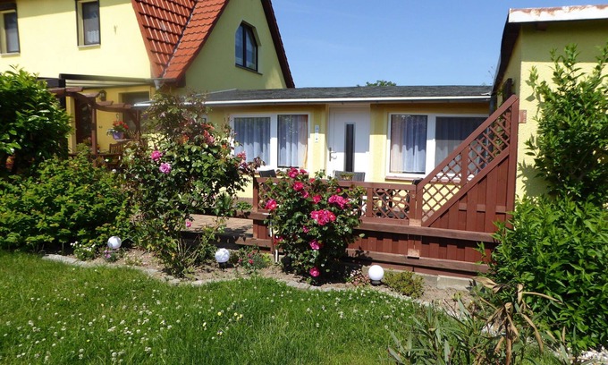 Zweedorf House | Serene Bungalow in Zweedorf with Ocean View and Sunbathing