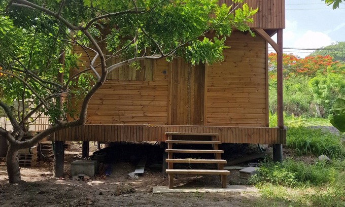 Le Precheur House | Relax at Bungalow KAY Milo, Steps from the Water!