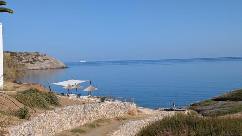 Mochlos House | Inviting Bungalow Musuri: Oceanfront Retreat with Pet-Friendly Perks