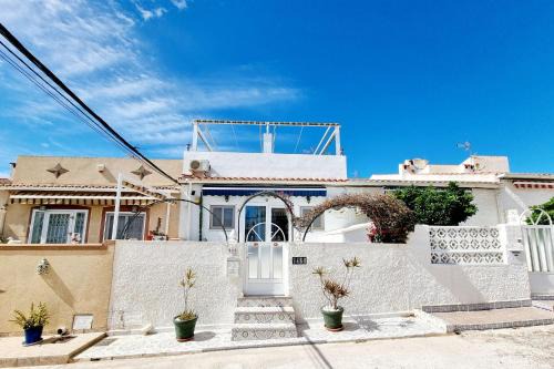 San Luis House | Discover the Mediterranean Shelter by Salt Flats