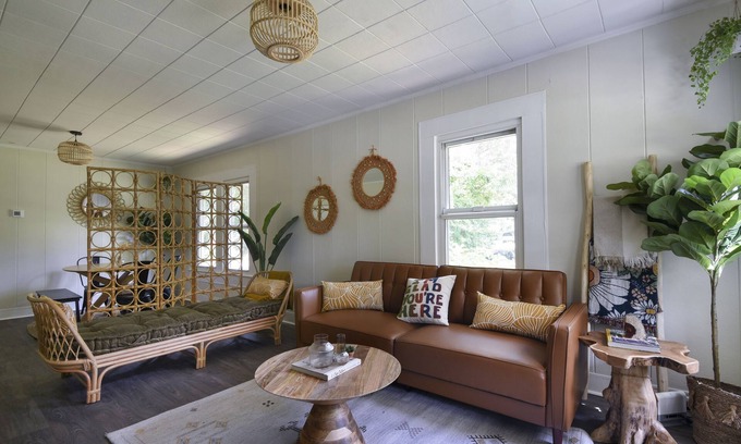 Gulfport House | Bungalow style home - 10 min walk to beach!