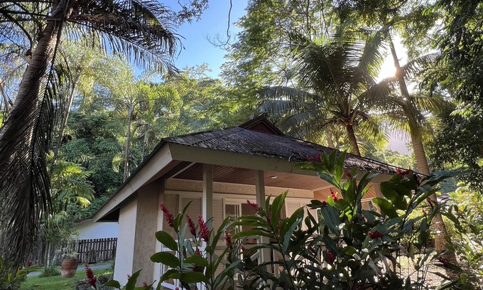 Sarramea House | Relaxing Bungalow Terra Sarramea: Pet-Friendly Retreat