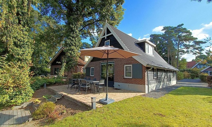 Otterlo House | Inviting Bungalow with 4 Bedrooms and a Pet-Friendly Terrace