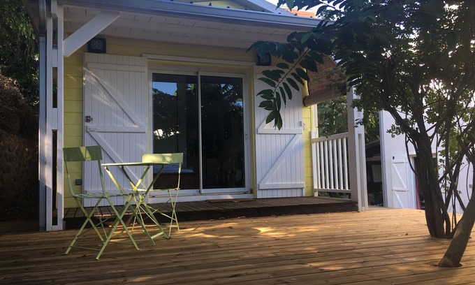 Les Avirons House | Stunning Bungalow with Shared Pool and Ocean View