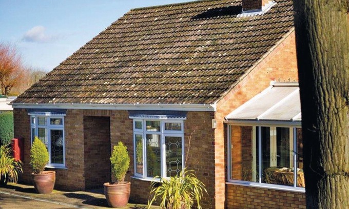 Alford House | Family-Friendly Bungalow with Hot Tub and Kitchen Amenities
