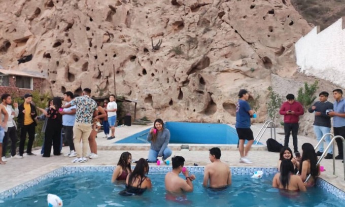 Cayma House | Discover Bungalows Arequipa: Family-Friendly with Pool Access