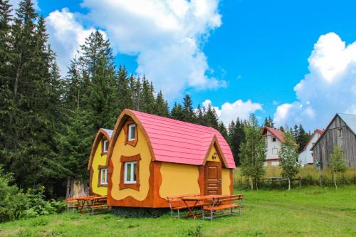 Pitomine House | Enchanting Stay at Bungalows Fairy Tale - 10/10 Rated