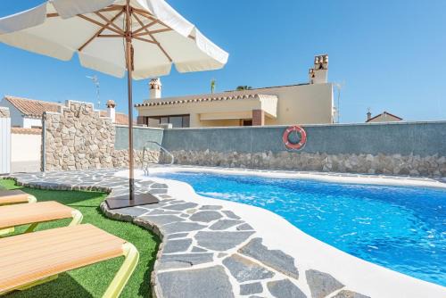 Zahora House | Discover Bungalows La Aceitera - Top-Rated Family Retreat