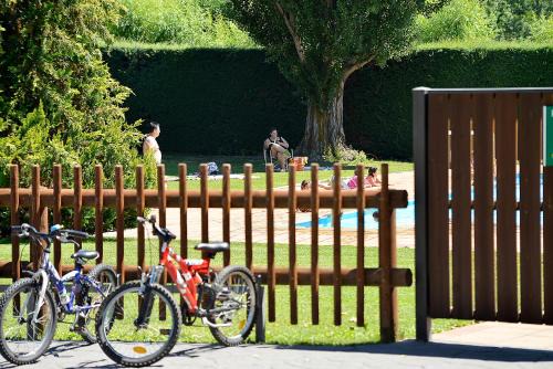 Puigcerda Resort | Relaxing Bungalows Stel-Puigcerdà with Pool & Family Dining