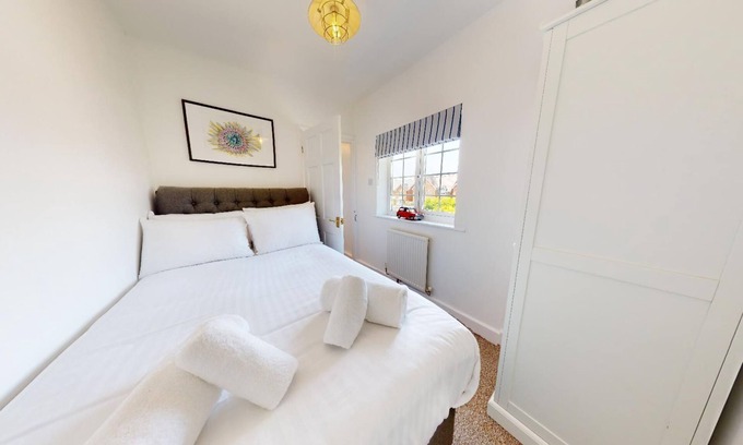 Kidlington Apartment | Comfortable Bunkers Hill Cottage with Kitchen & Breakfast