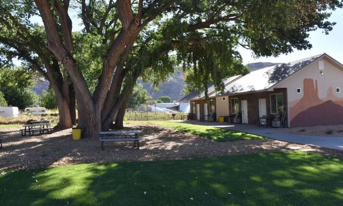 La Verkin Cabin | Ideal Bunkhouse 6A: Kitchen, Fridge & Perfect for Families