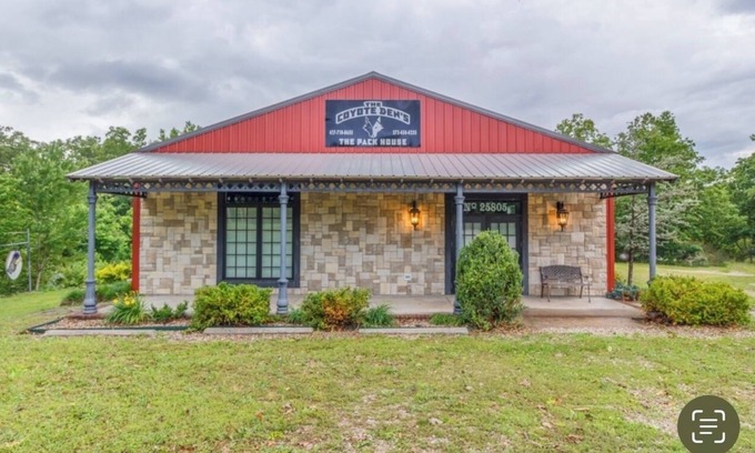 Lebanon House | Cozy Bunkhouse Steps from Bennett Springs State Park