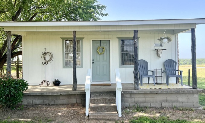 Antlers Apartment | Experience the Bunkhouse on a Scenic Cattle Ranch