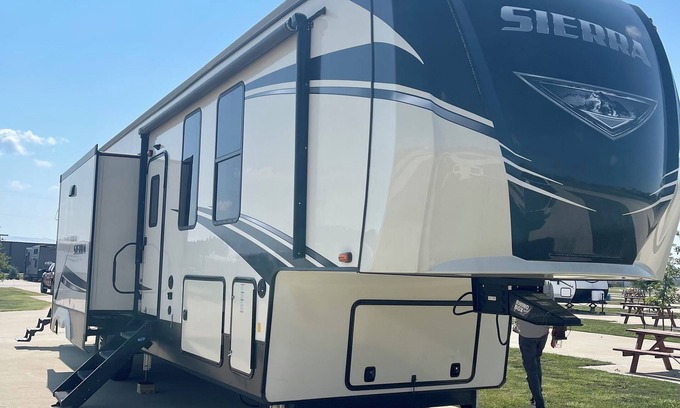 Waxahachie House | Bunkhouse RV in Waxahachie @ The Flying Dutchman RV Resort, Scarborough Hollows