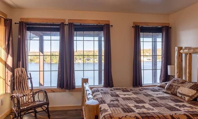 Houghton Cabin | Waterfront Family Retreat at Bunkhouse Trailside Lodge