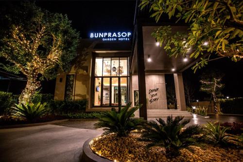 Pak Nakhon Hotel | Explore Bunprasop Garden Hotel: Family-Friendly Retreat