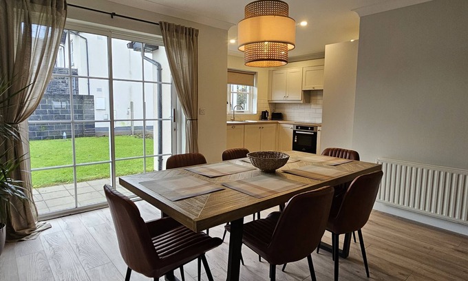 Bunratty Cottage | Experience Bunratty Town House No 5 - Rated 10/10, Family-Friendly