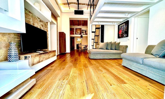 Esquilino Apartment | Buonarroti Art Home: History Meets Accessibility & Excellence