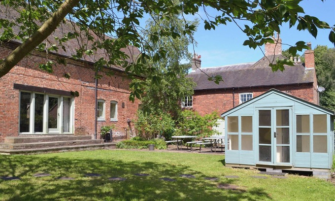 Hundall Cottage | Cozy 1 Bedroom Accommodation in Milton, Near Repton