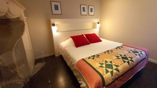 Grand Parc-Paul Doumer Apartment | Discover Burdigala Homes - Family-Friendly Apparts Await