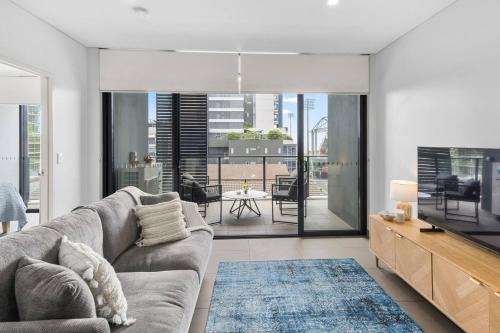 Wollongong Apartment | Relax at Burelli Beach Escape - 4-Star Seaside Retreat