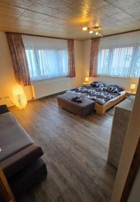 Burghaun Apartment | Burg Apartment mit Badewanne und Balkon