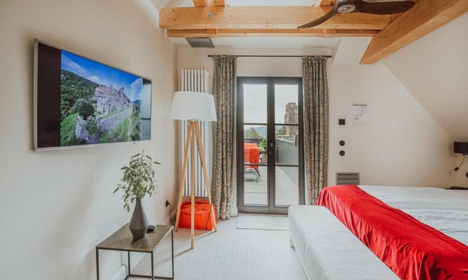 Mainz-Bingen Hotel | Discover Burg Reichenstein: Pet-Friendly and Family-Oriented