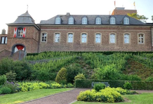 Wassenberg Hotel | Discover Burg Wassenberg: 4-Star Family-Friendly Retreat