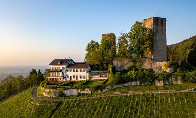 Buhl Hotel | Inviting Stay at Burg Windeck: Pet-Friendly & Spa Retreat