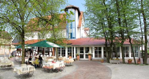 Munzenberg Hotel | Family-Friendly Burghotel Münzenberg with Great Amenities