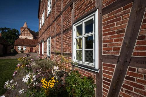 Burg Stargard Hotel | Discover Burghotel Stargard: A Pet-Friendly Retreat