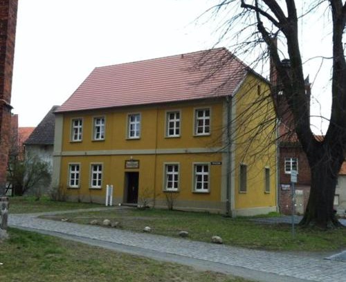 Gardelegen House | Comfortable Burgpension: Family-Friendly Stay with Kitchen
