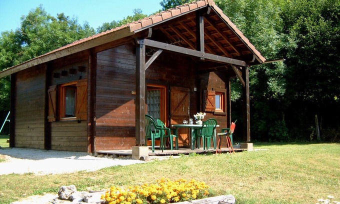Saint-More Ski Chalet | Cozy Burgundy Cottage in Wooden Chalet near Vézelay