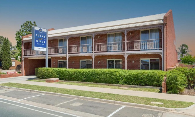 Swan Hill Hotel | Relax at Burke And Wills Motor Inn - Guest Rated 9/10