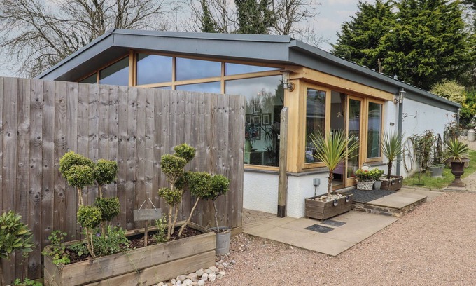 Swimbridge Cottage | Burlodge: Relaxing Cottage with Hot Tub in Barnstaple