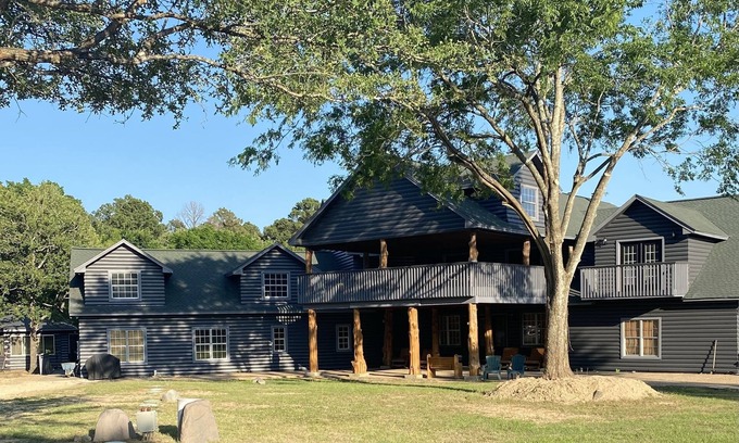 Bastrop Cabin | Burn Valley Lodge: A Fun Resort on 100 Acres with Pool
