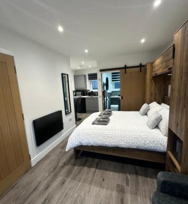 Achachork Apartment | Guest Rated Burnbrae Apartment: 9.8/10 Experience Awaits